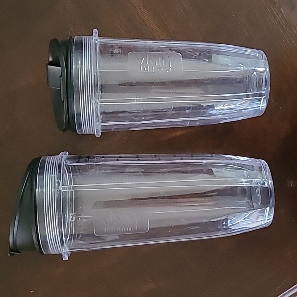 set of 2 Ninja Blender Cups with lids - 32 oz and 24 oz Cups